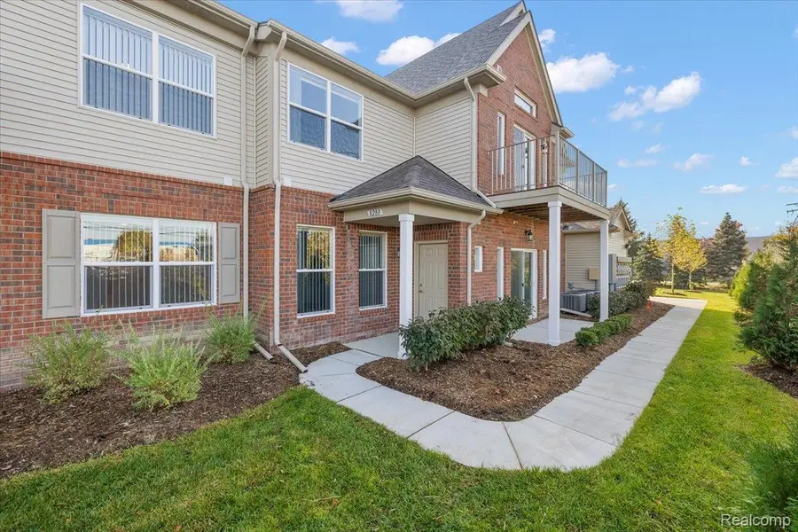 8280 Heywood Circle #2, Sterling Heights, MI 48312 - #3