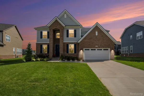 53213 Bay Laurel Lane, SouthLyon, MI 48178