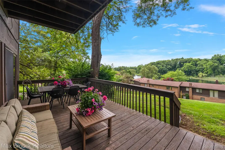 2141 Bordeaux Street, West Bloomfield, MI 48323 - #2