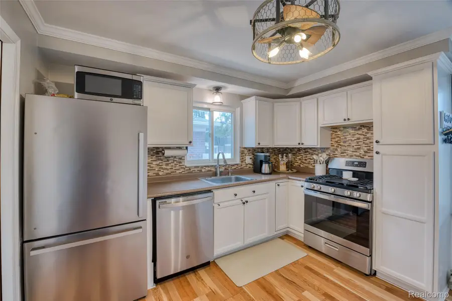 20304 California Street, Saint Clair Shores, MI 48080 - #3