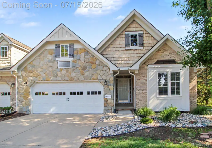 15744 Hunters Grove, Livonia, MI 48154 - #3