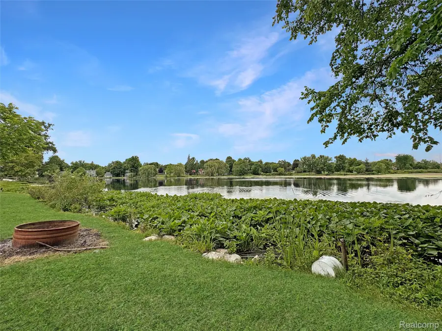 615 Senecal Street, Fenton, MI 48430 - #2