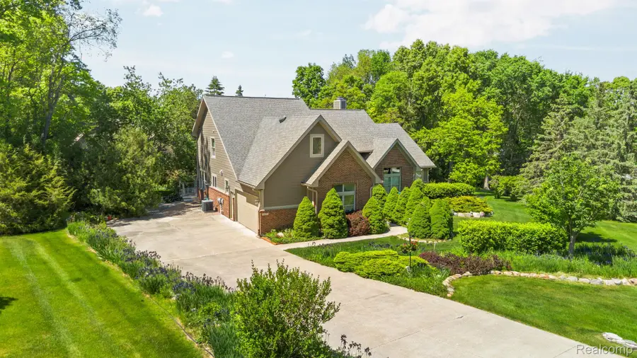 1137 S Tennyson Drive, Milford, MI 48381 - #2