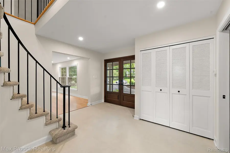 4525 Valleyview Drive, West Bloomfield, MI 48323 - #2