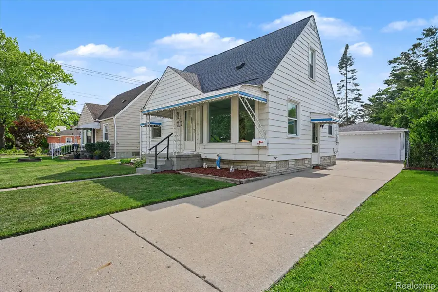26313 Delton Street, Madison Heights, MI 48071 - #3