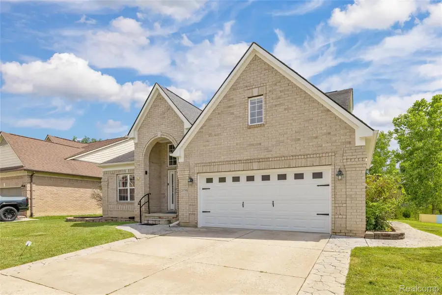 20798 Oak Ridge Drive, Clinton, MI 48036 - #2