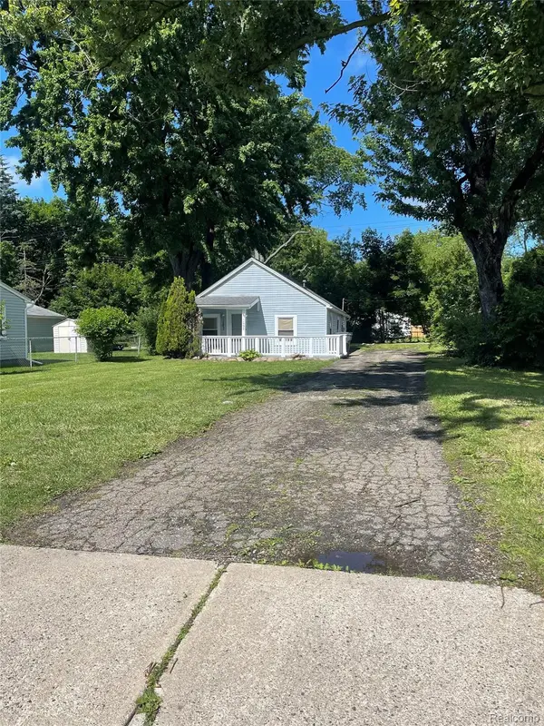 1093 Meadowlawn Drive, Pontiac, MI 48340