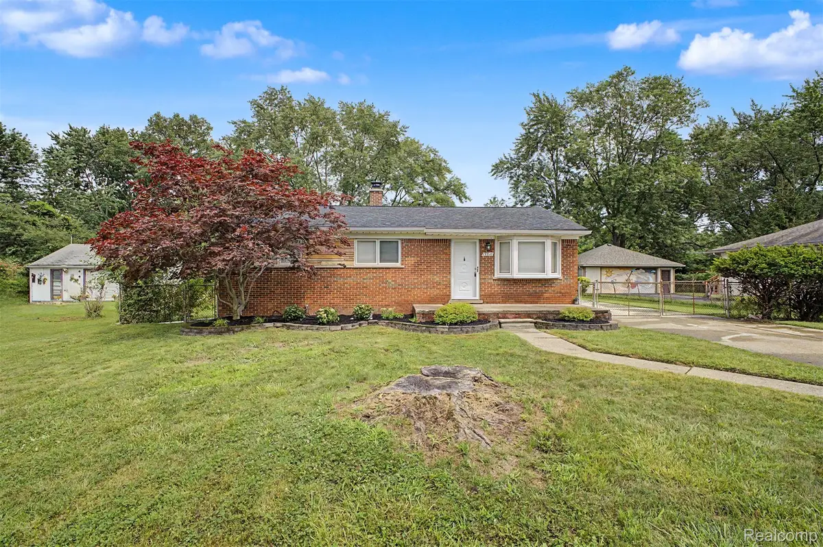 15516 Green Lane Avenue, Livonia, MI 48154 - #1