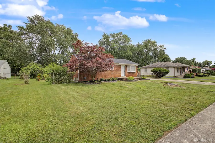 15516 Green Lane Avenue, Livonia, MI 48154 - #3