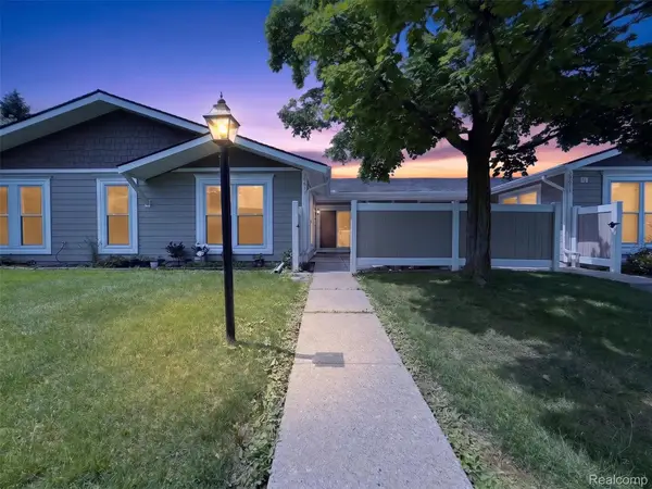 39613 Village Wood Lane, Novi, MI 48375