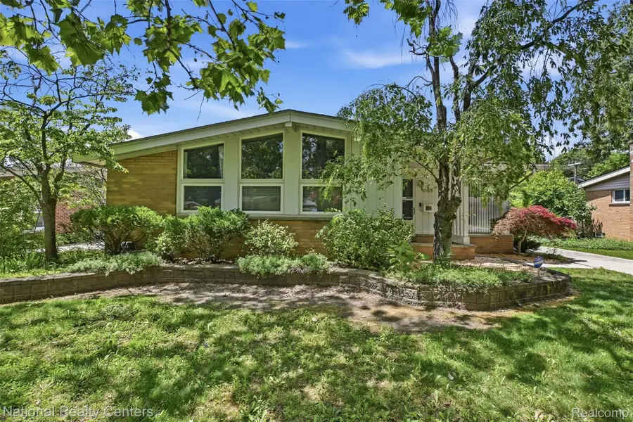 17159 Rougeway Street, Livonia, MI 48152 - #3