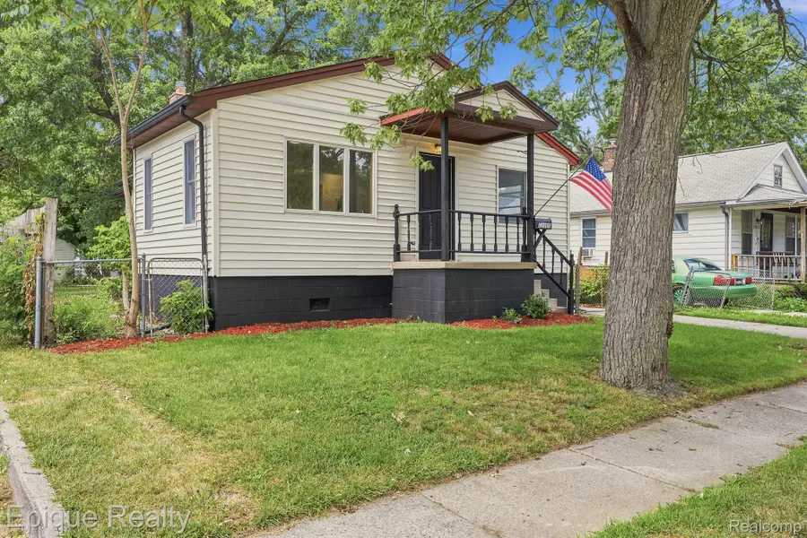 22095 Elmwood Avenue, Eastpointe, MI 48021 - #2