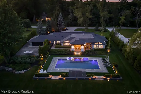 7400 Parkstone Lane, BloomfieldHills, MI 48301