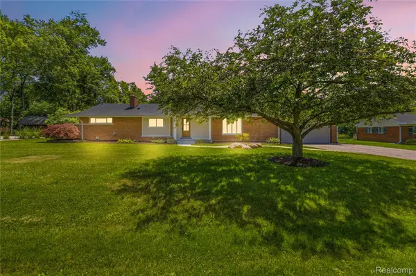 28264 Bayberry Road, Farmington, MI 48331