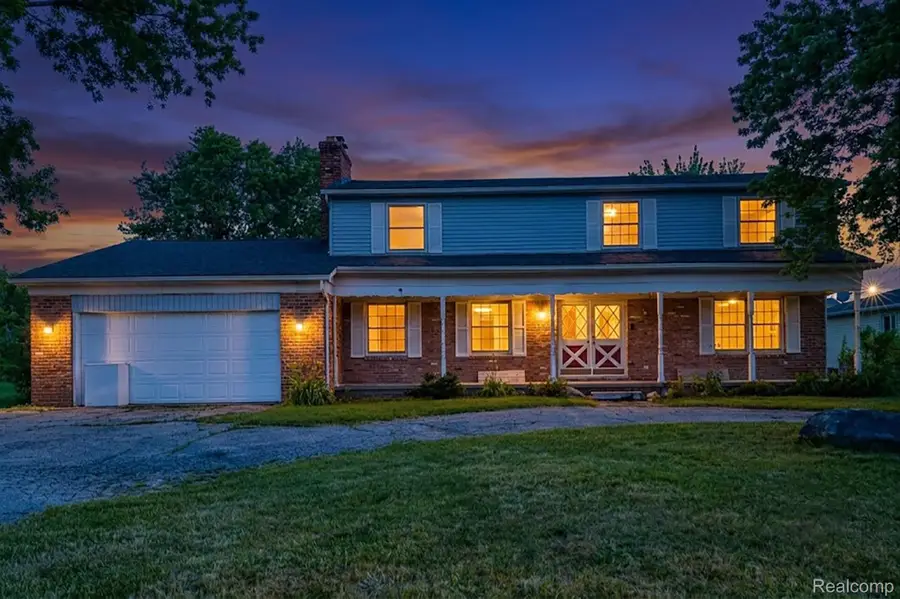 16650 Walcliff Drive, Clinton Township, MI 48035 - #2