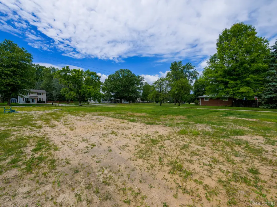 8805 Cogswell Street, Romulus, MI 48174 - #3