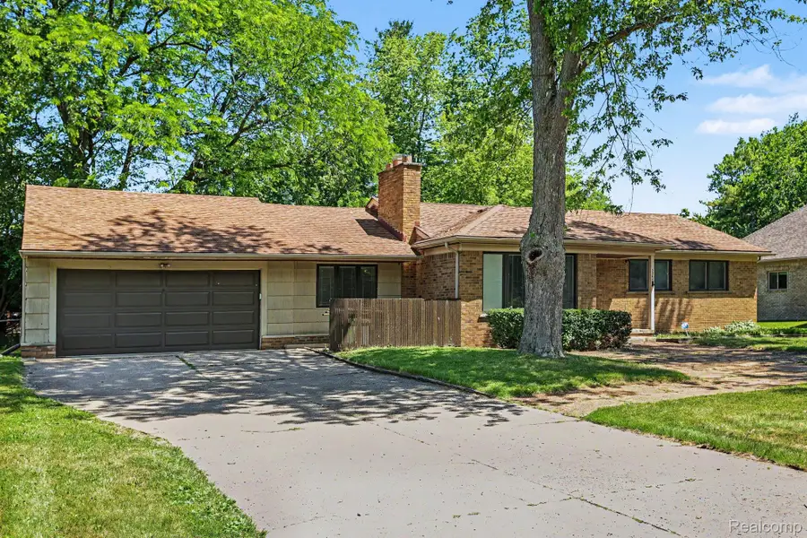 2360 Pineview, West Bloomfield, MI 48324 - #2