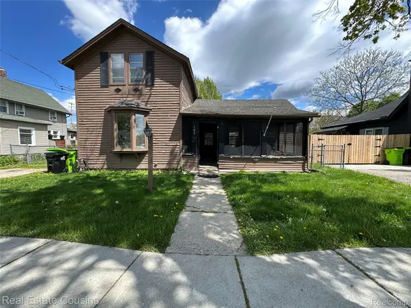 105 S Pine Street, Fenton, MI 48430