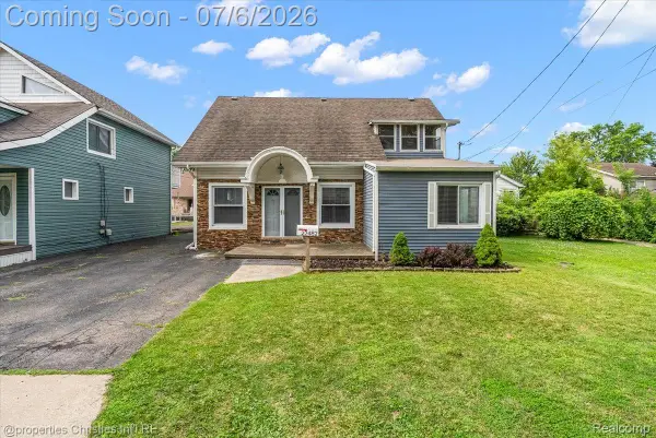22482 Beach Street, StClairShores, MI 48081