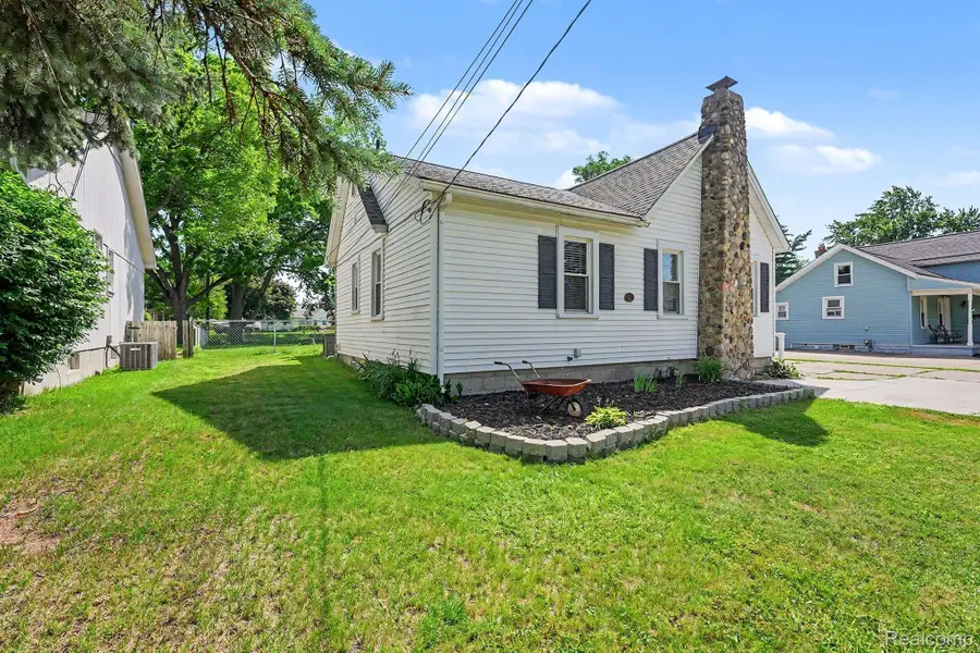 8215 Clinton River Road, Sterling Heights, MI 48314 - #2