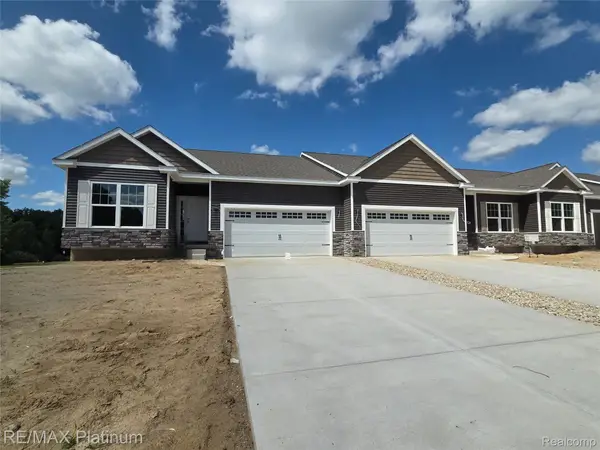 856 Oakwood Circle #44, Fenton, MI 48430