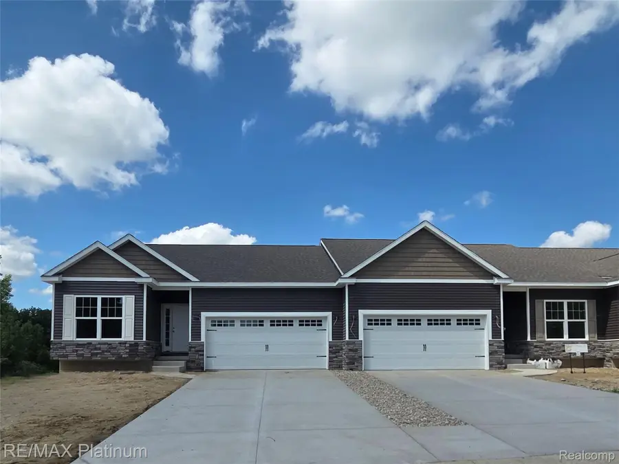 856 Oakwood Circle #44, Fenton, MI 48430 - #2