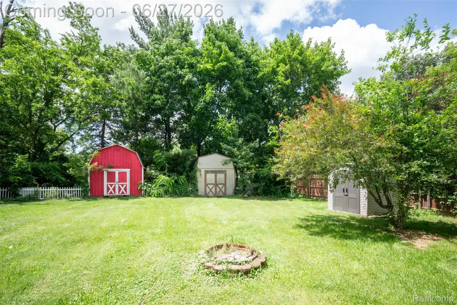 2347 Pauline Drive, Waterford, MI 48329 - #3
