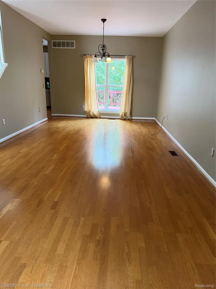 35285 Pennington Drive, Farmington Hills, MI 48335 - #3
