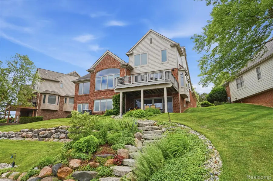 10685 Cliffview Drive, Green Oak, MI 48178 - #3