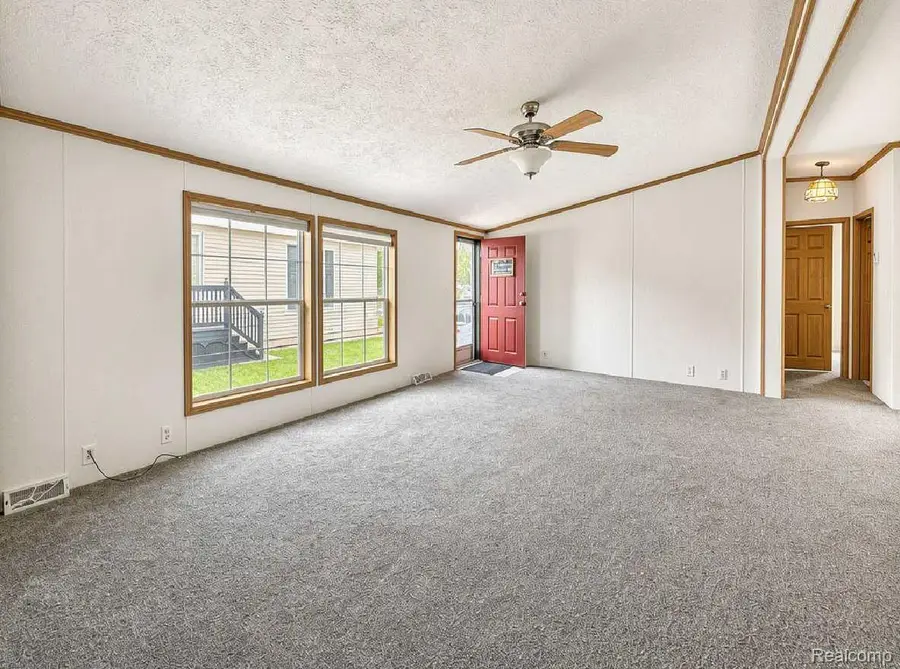 29258 Hidden River Drive, Gibraltar, MI 48173 - #2