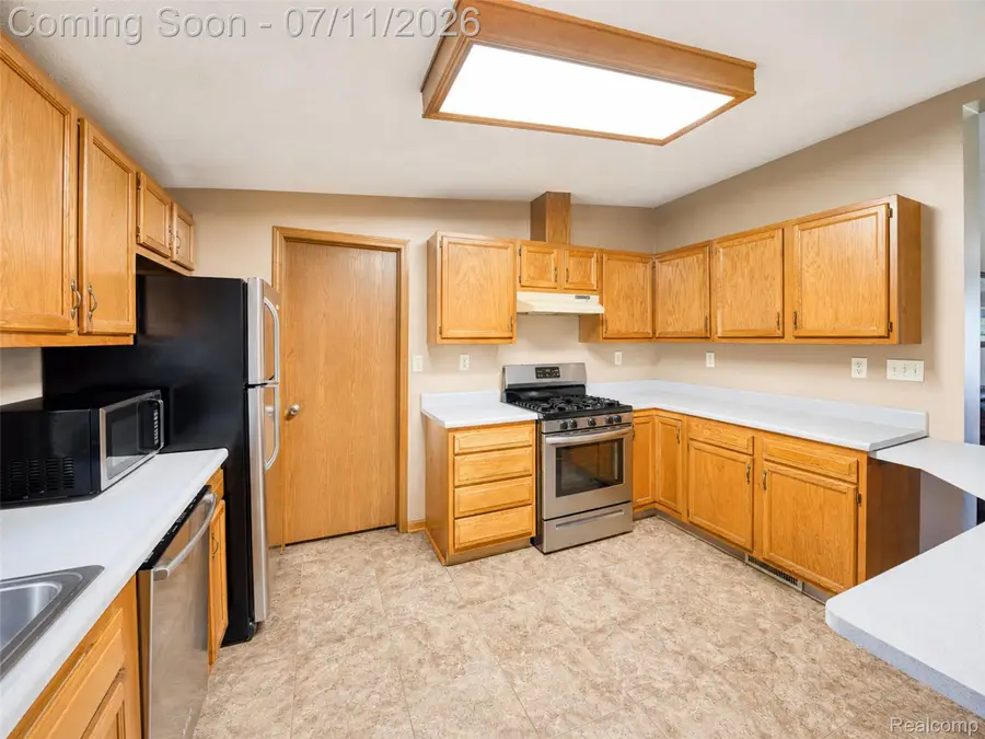 13129 Evelyn Court, Belleville, MI 48111 - #3