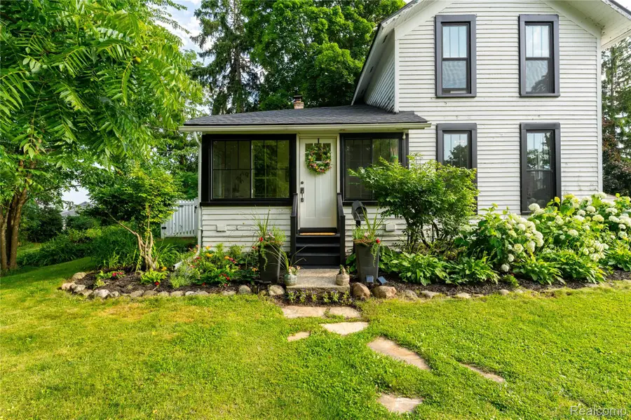 273 W Walled Lake Drive, Walled Lake, MI 48390 - #2