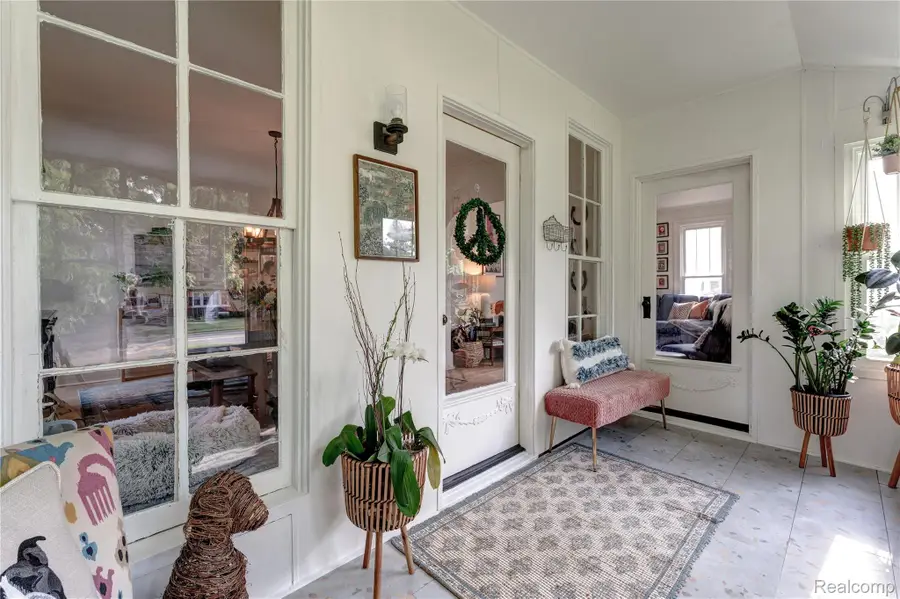 273 W Walled Lake Drive, Walled Lake, MI 48390 - #3