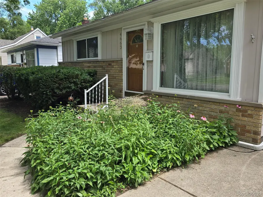 4663 Ziegler Street, Dearborn Heights, MI 48125 - #2