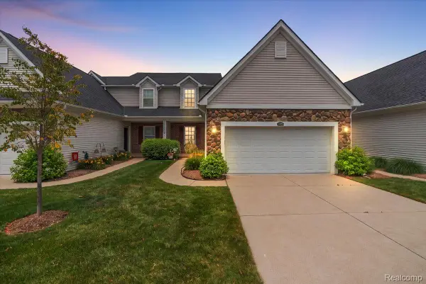 3349 Grove Lane, AuburnHills, MI 48326