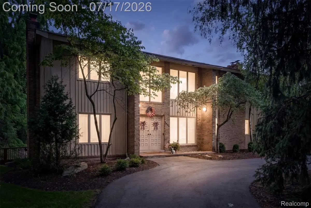 5863 Seville Circle, Orchard Lake Village, MI 48324 - #1