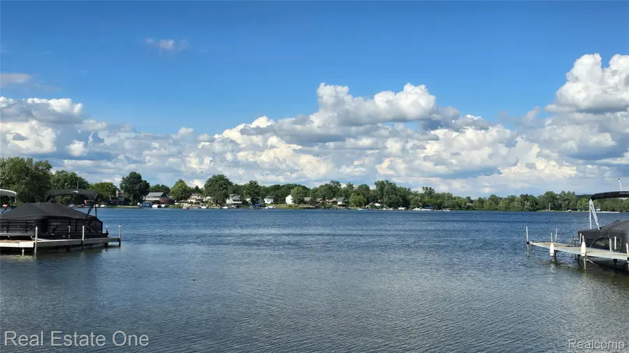 9743 Beverly Drive, Lakeland, MI 48143 - #2