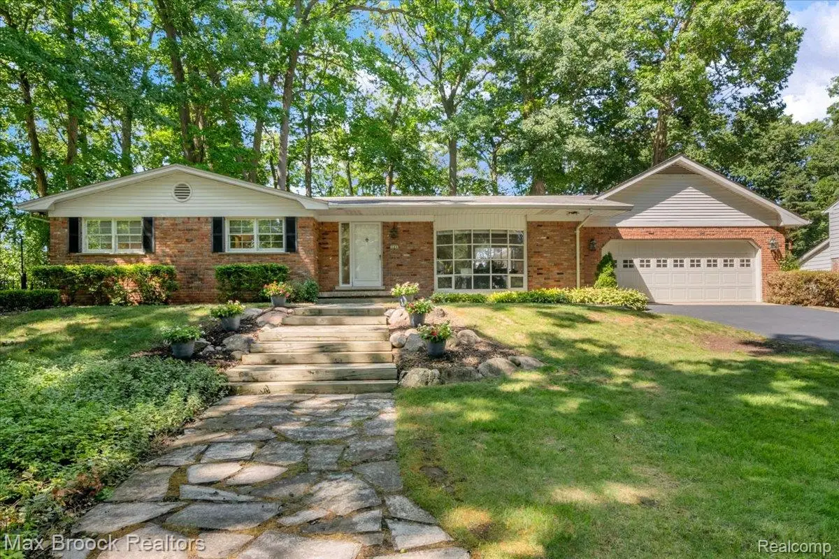 546 Kendry Avenue, Bloomfield, MI 48302 - #1