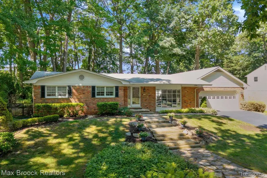 546 Kendry Avenue, Bloomfield, MI 48302 - #2