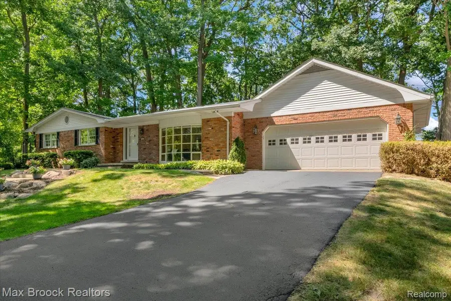 546 Kendry Avenue, Bloomfield, MI 48302 - #3