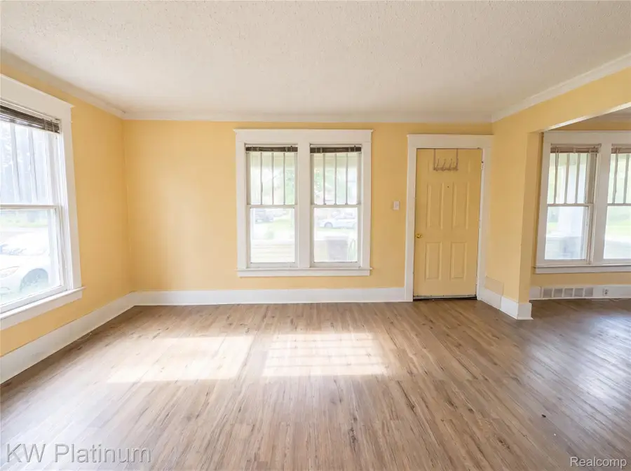 114 W Hamilton Avenue, Flint, MI 48503 - #2