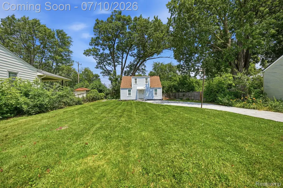 1523 E Madge Avenue, Hazel Park, MI 48030 - #2