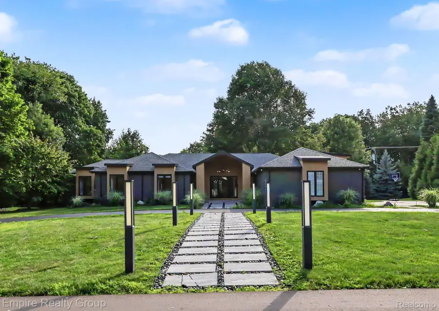 4340 Queens Way, Bloomfield, MI 48304 - #2