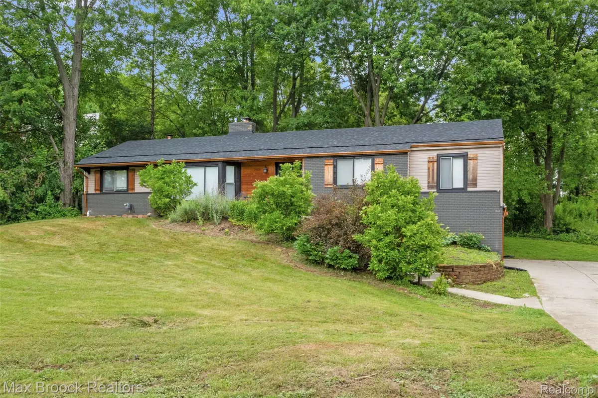 2905 Lahser Road, Bloomfield, MI 48304 - #1