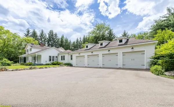 6296 Elizabeth Lake Road, Waterford, MI 48327