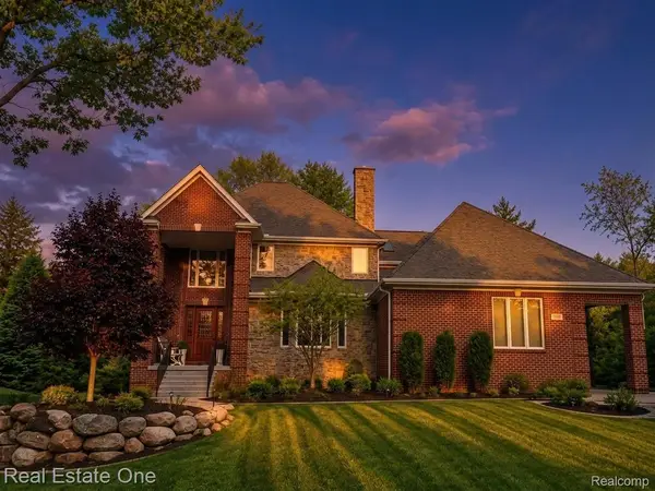 960 Hill Hollow Lane, Milford, MI 48381