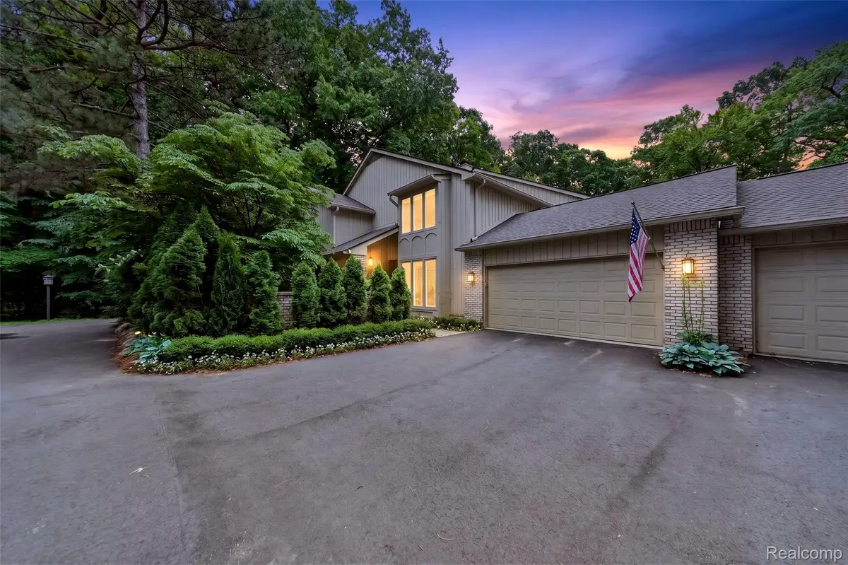 1262 Woodcrest Circle, Bloomfield, MI 48304 - #1