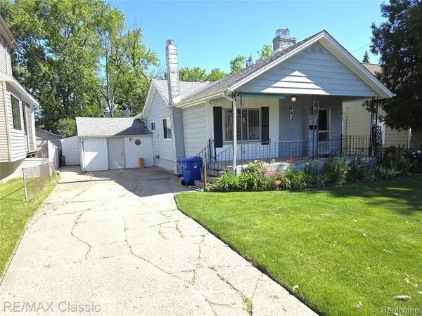 952 Lakeview Street, Waterford, MI 48328