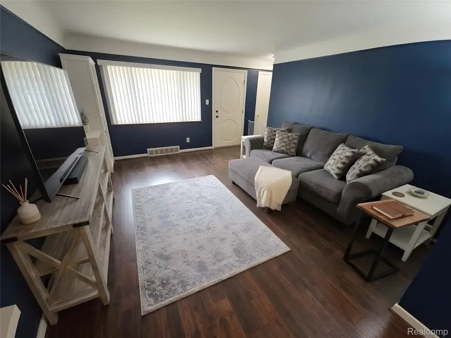 9921 Middlebelt Road #32, Livonia, MI 48150 - #3
