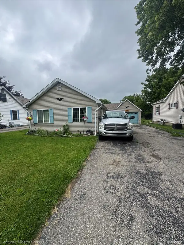1128 W Parkwood Avenue, Flint, MI 48507